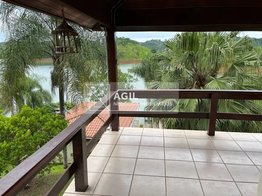 Chácara com 4 quartos à venda, 680m2 em Chácaras Condomínio Recanto Pássaros II, Jacarei - SP - imagem 3 Foto 3 de Chácara com 4 quartos à venda, 680m2 em Chácaras Condomínio Recanto Pássaros II, Jacarei - SP