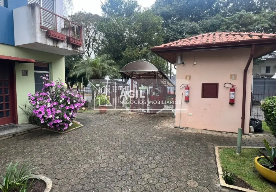 Casa de Condomínio com 3 quartos para alugar, 150m2 em Jardim Santa Maria, Jacarei - SP - imagem 3 Foto 3 de Casa de Condomínio com 3 quartos para alugar, 150m2 em Jardim Santa Maria, Jacarei - SP