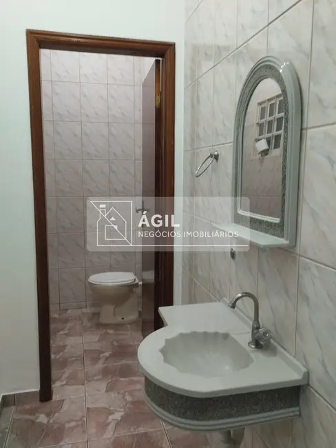 Casa com 3 quartos para alugar, 120m2 em Jardim Santa Maria, Jacarei - SP - imagem 2 Foto 2 de Casa com 3 quartos para alugar, 120m2 em Jardim Santa Maria, Jacarei - SP