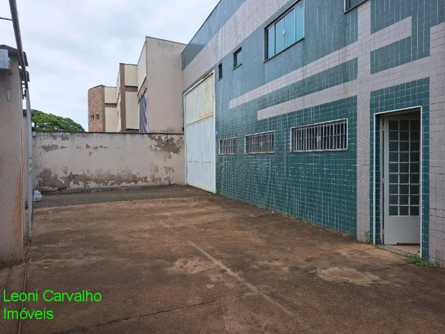 Foto 2 de Armazém / Galpão à venda, 586m2 em Parque Rural Fazenda Santa Cândida, Campinas - SP