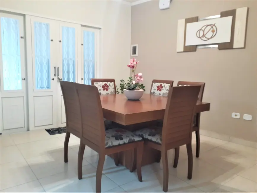 Foto 2 de Casa com 3 quartos à venda, 135m2 em Vila Ferreira Jorge, Campinas - SP