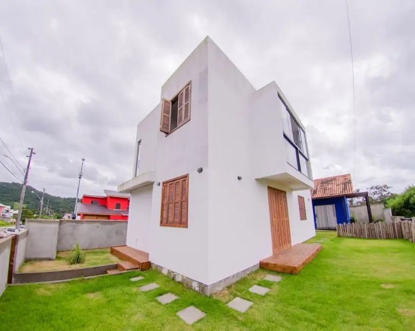 Casa com 6 quartos à venda, 250m2 em Florianopolis - SC - imagem 3 Foto 3 de Casa com 6 quartos à venda, 250m2 em Florianopolis - SC