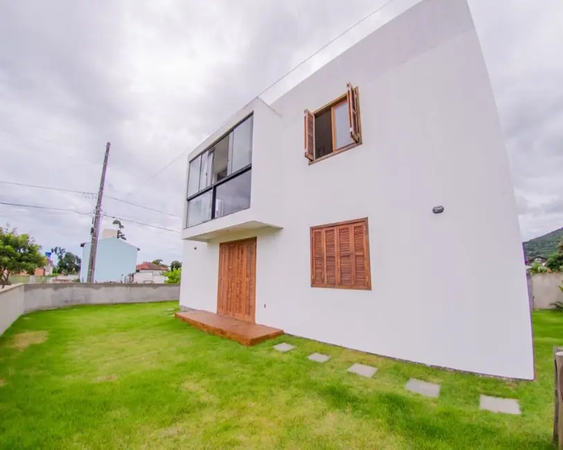 Foto 2 de Casa com 6 quartos à venda, 250m2 em Florianopolis - SC