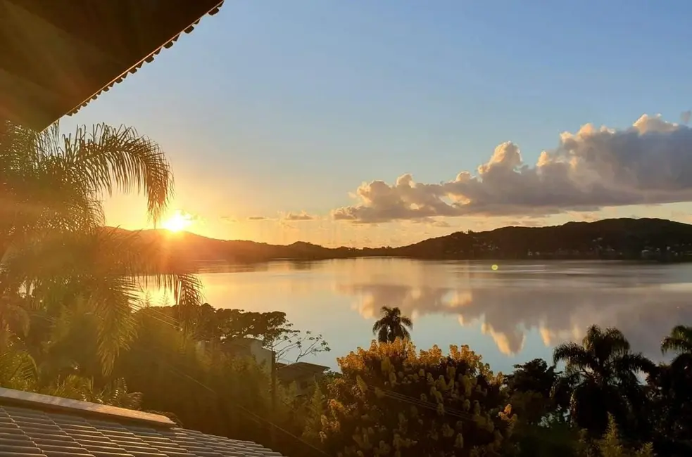 Foto 1 de Casa com 3 quartos à venda, 225m2 em Lagoa da Conceição, Florianopolis - SC