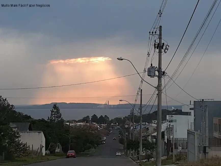 Casa com 2 quartos à venda, 120m2 em Espírito Santo, Porto Alegre - RS - imagem 1 Foto 1 de Casa com 2 quartos à venda, 120m2 em Espírito Santo, Porto Alegre - RS