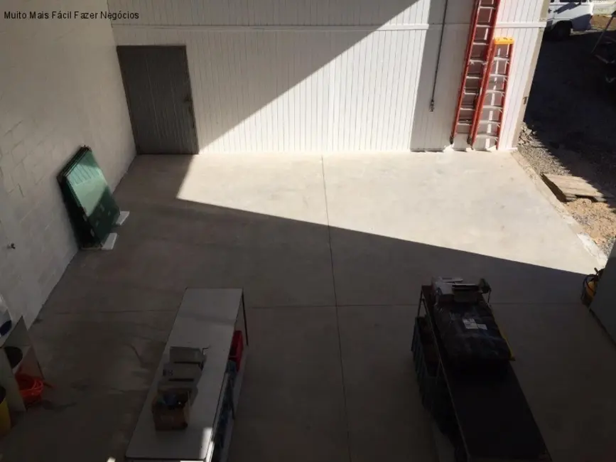 Armazém / Galpão à venda, 200m2 em Ana Rech, Caxias Do Sul - RS - imagem 8 Foto 8 de Armazém / Galpão à venda, 200m2 em Ana Rech, Caxias Do Sul - RS