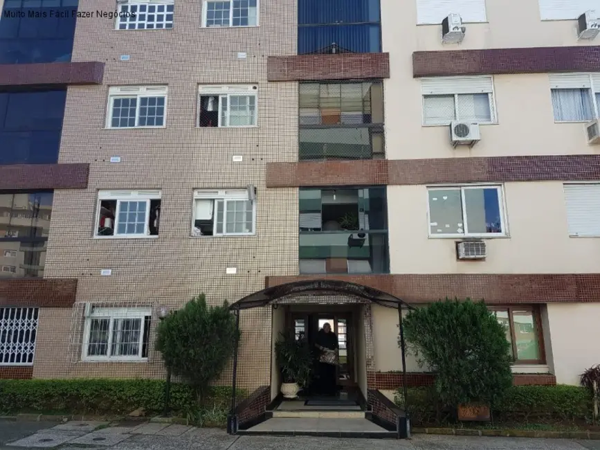 Foto 2 de Apartamento com 3 quartos à venda, 75m2 em Cavalhada, Porto Alegre - RS