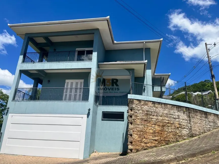Casa com 4 quartos à venda e para alugar, 348m2 em Nova Petropolis - RS - imagem 3 Foto 3 de Casa com 4 quartos à venda e para alugar, 348m2 em Nova Petropolis - RS