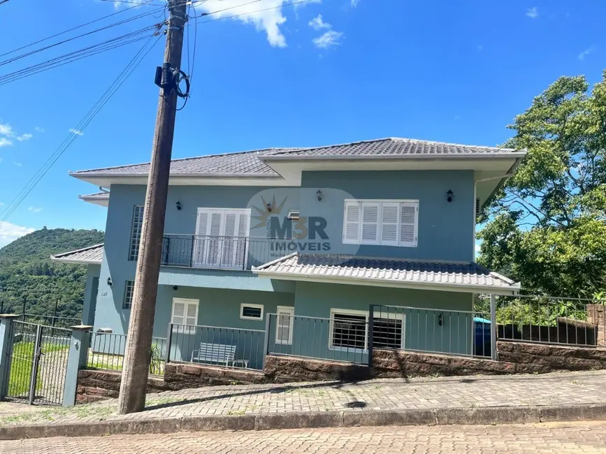 Casa com 4 quartos à venda e para alugar, 348m2 em Nova Petropolis - RS - imagem 2 Foto 2 de Casa com 4 quartos à venda e para alugar, 348m2 em Nova Petropolis - RS