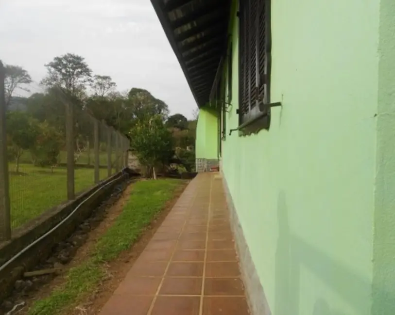 Casa com 4 quartos à venda, 250m2 em Picada Cafe - RS - imagem 3 Foto 3 de Casa com 4 quartos à venda, 250m2 em Picada Cafe - RS