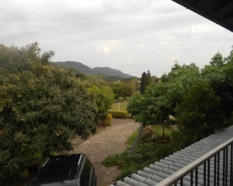 Casa com 4 quartos à venda, 250m2 em Picada Cafe - RS - imagem 6 Foto 6 de Casa com 4 quartos à venda, 250m2 em Picada Cafe - RS