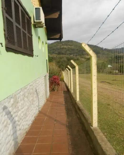 Casa com 4 quartos à venda, 250m2 em Picada Cafe - RS - imagem 4 Foto 4 de Casa com 4 quartos à venda, 250m2 em Picada Cafe - RS