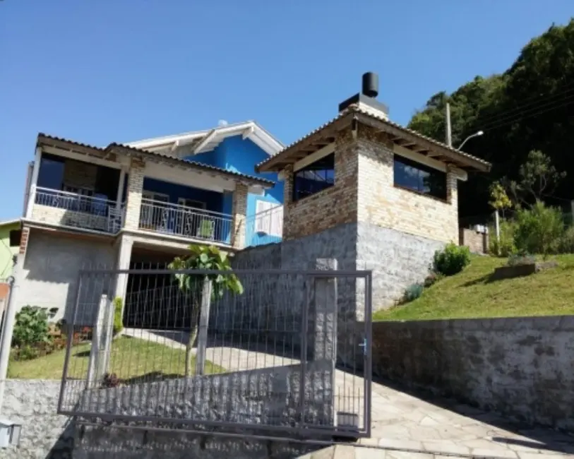 Foto 1 de Casa com 3 quartos à venda, 200m2 em Nova Petropolis - RS