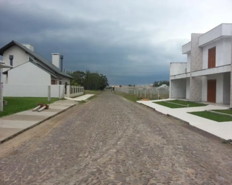 Foto 2 de Casa com 2 quartos à venda, 90m2 em Capao Da Canoa - RS