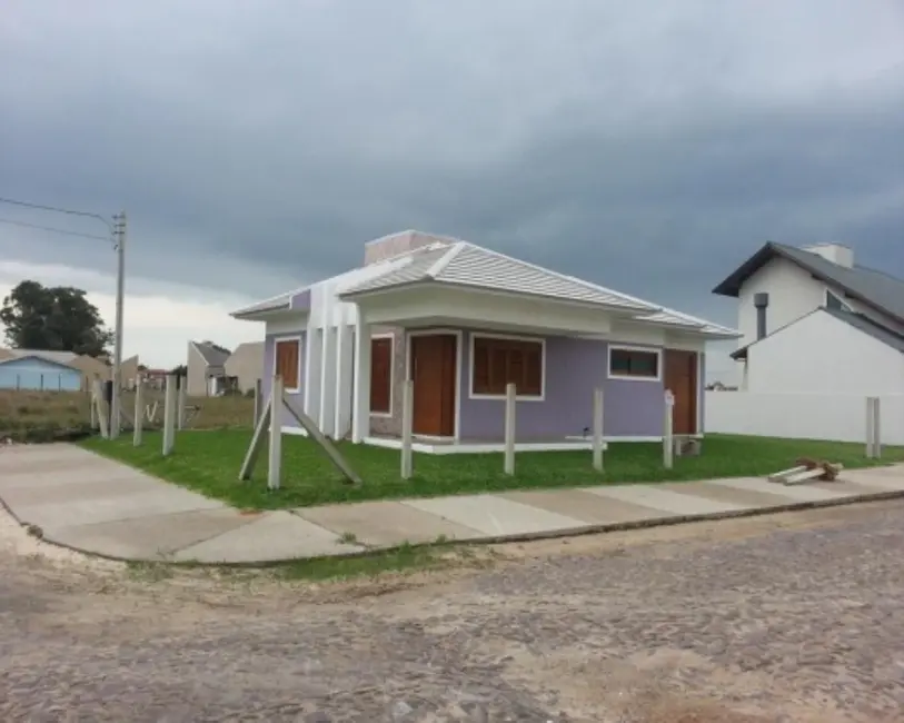 Foto 1 de Casa com 2 quartos à venda, 90m2 em Capao Da Canoa - RS