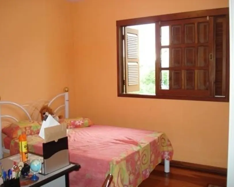 Foto 3 de Casa com 4 quartos à venda, 305m2 em Porto Alegre - RS