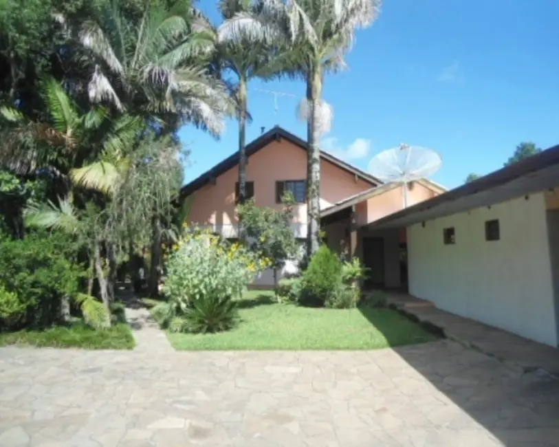 Foto 2 de Casa com 5 quartos à venda, 385m2 em Nova Petropolis - RS