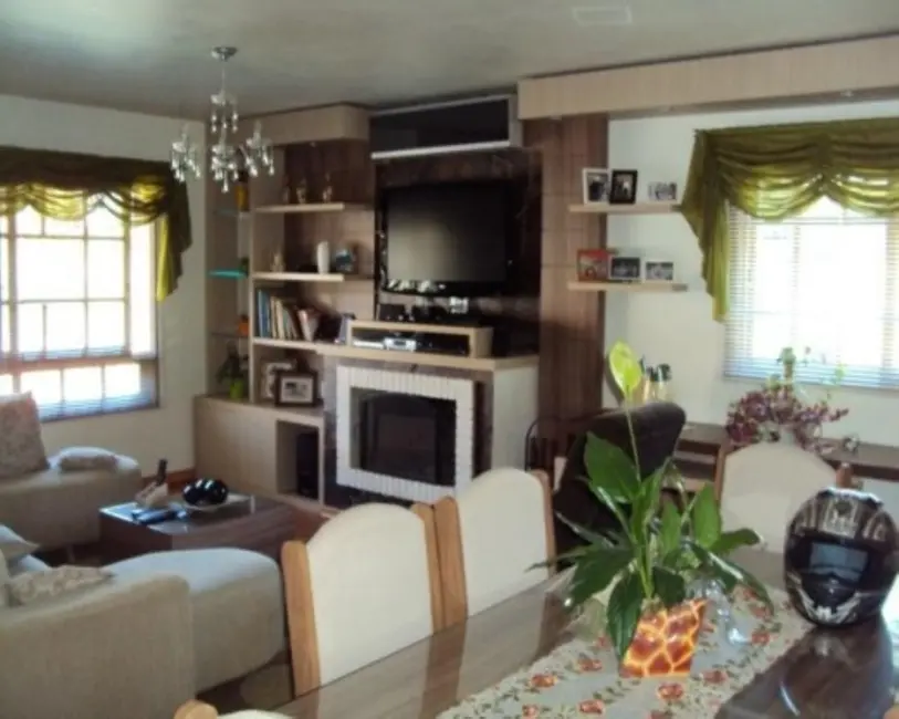 Foto 2 de Casa com 5 quartos à venda, 286m2 em Nova Petropolis - RS