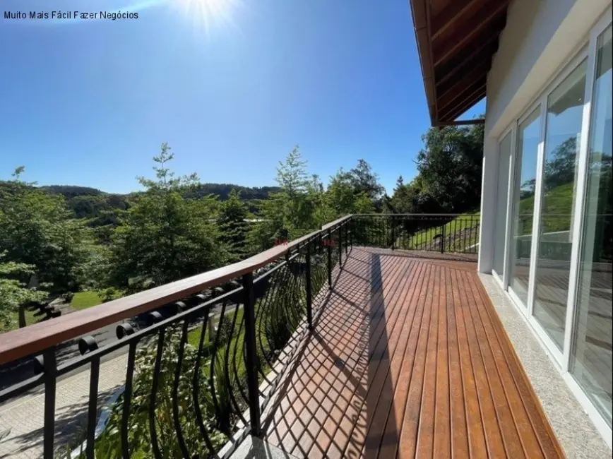 Casa com 4 quartos à venda, 300m2 em Gramado - RS - imagem 2 Foto 2 de Casa com 4 quartos à venda, 300m2 em Gramado - RS