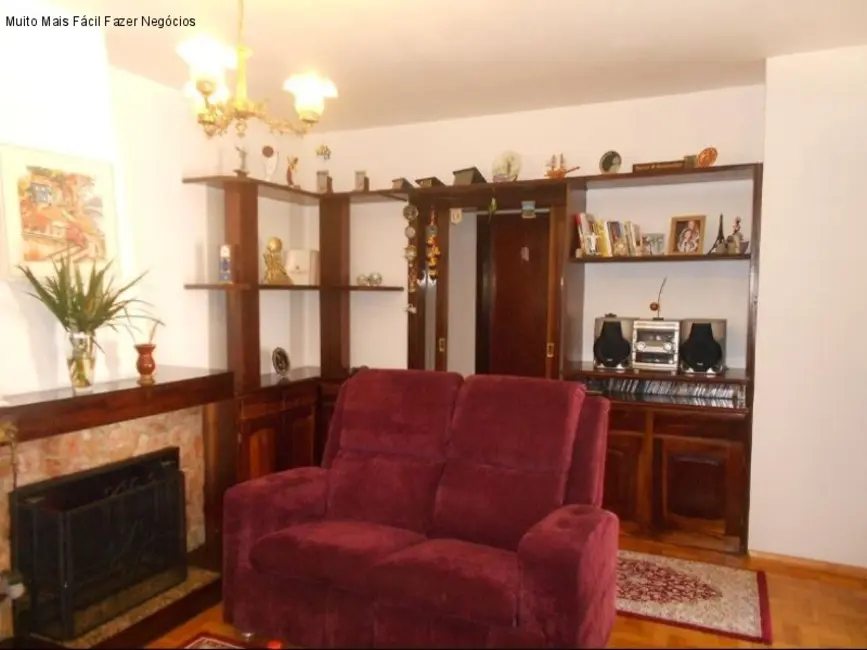 Sala Comercial com 3 quartos para alugar, 200m2 em Centro, Nova Petropolis - RS - imagem 4 Foto 4 de Sala Comercial com 3 quartos para alugar, 200m2 em Centro, Nova Petropolis - RS