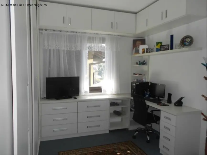 Sala Comercial com 3 quartos para alugar, 200m2 em Centro, Nova Petropolis - RS - imagem 9 Foto 9 de Sala Comercial com 3 quartos para alugar, 200m2 em Centro, Nova Petropolis - RS