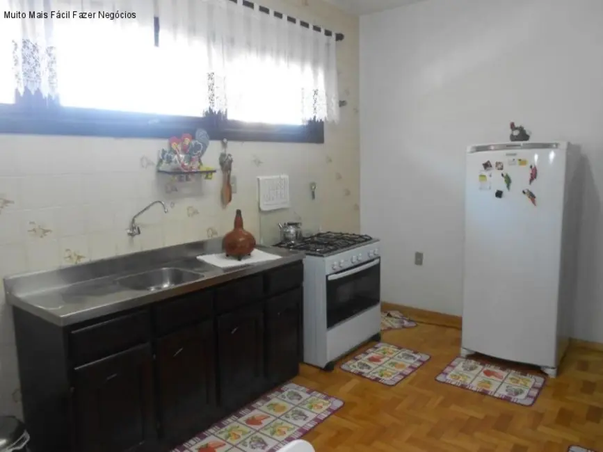 Sala Comercial com 3 quartos para alugar, 200m2 em Centro, Nova Petropolis - RS - imagem 6 Foto 6 de Sala Comercial com 3 quartos para alugar, 200m2 em Centro, Nova Petropolis - RS