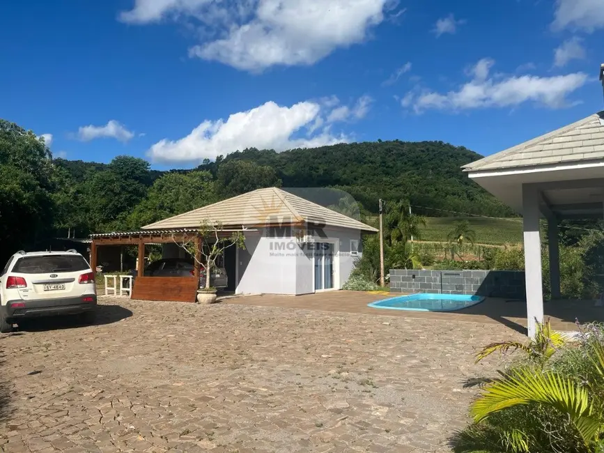 Sítio / Rancho com 3 quartos à venda, 127m2 em Nova Petropolis - RS - imagem 3 Foto 3 de Sítio / Rancho com 3 quartos à venda, 127m2 em Nova Petropolis - RS