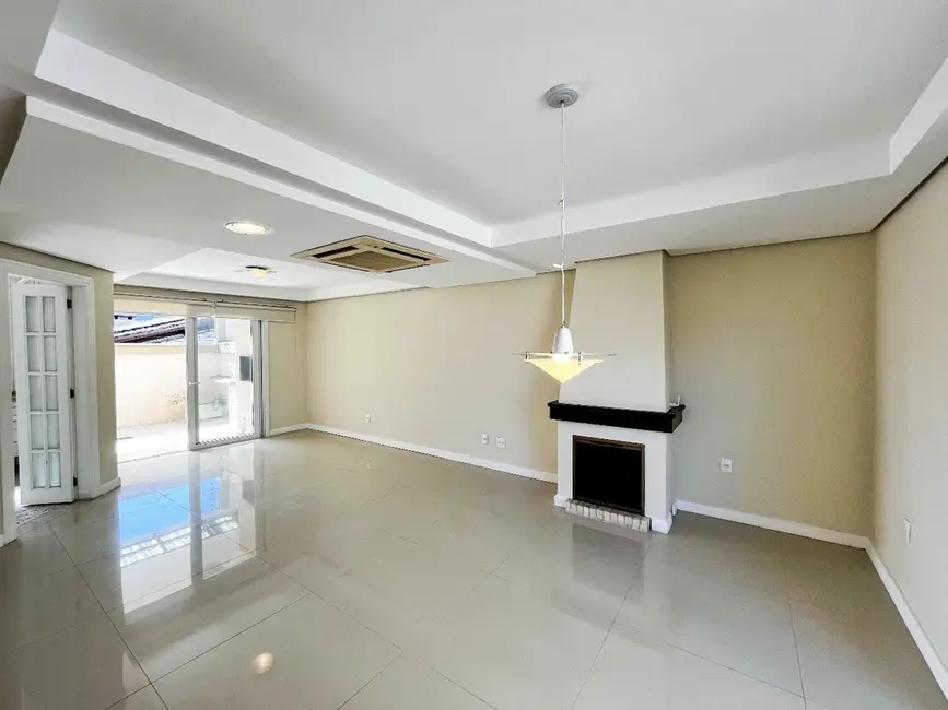 Foto 1 de Casa com 4 quartos à venda, 213m2 em Chácara das Pedras, Porto Alegre - RS