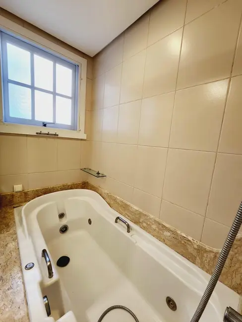 Foto 2 de Casa com 4 quartos à venda, 284m2 em Chácara das Pedras, Porto Alegre - RS