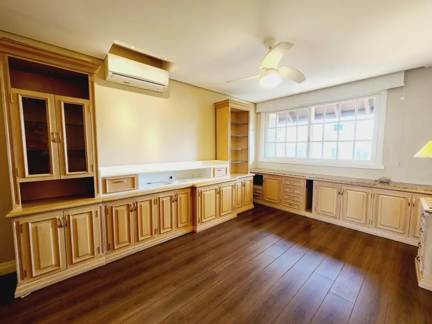 Foto 8 de Casa com 4 quartos à venda, 284m2 em Chácara das Pedras, Porto Alegre - RS