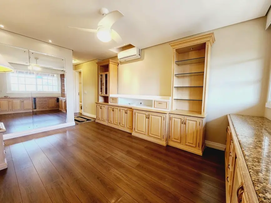 Foto 9 de Casa com 4 quartos à venda, 284m2 em Chácara das Pedras, Porto Alegre - RS