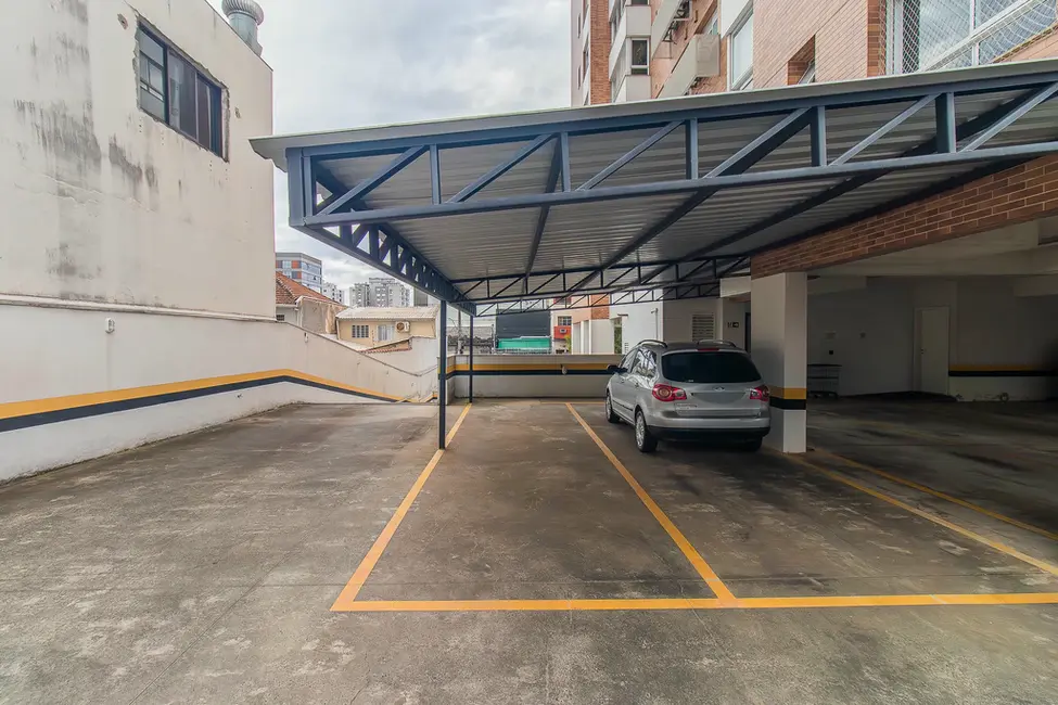 Apartamento com 2 quartos à venda, 85m2 em Menino Deus, Porto Alegre - RS - imagem 9 Foto 9 de Apartamento com 2 quartos à venda, 85m2 em Menino Deus, Porto Alegre - RS