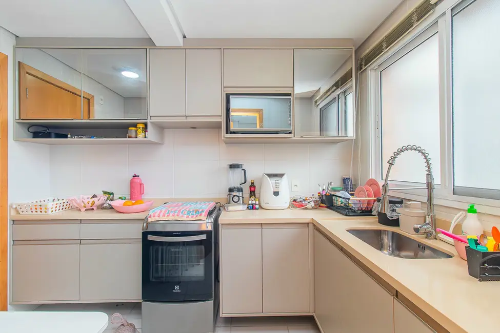 Apartamento com 2 quartos à venda, 85m2 em Menino Deus, Porto Alegre - RS - imagem 4 Foto 4 de Apartamento com 2 quartos à venda, 85m2 em Menino Deus, Porto Alegre - RS