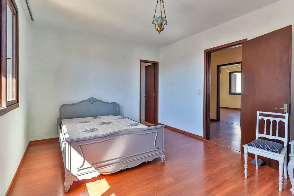 Foto 9 de Casa com 3 quartos à venda, 248m2 em Ipanema, Porto Alegre - RS