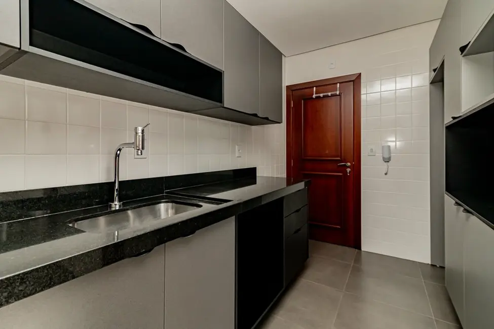 Apartamento com 2 quartos à venda, 88m2 em Menino Deus, Porto Alegre - RS - imagem 2 Foto 2 de Apartamento com 2 quartos à venda, 88m2 em Menino Deus, Porto Alegre - RS