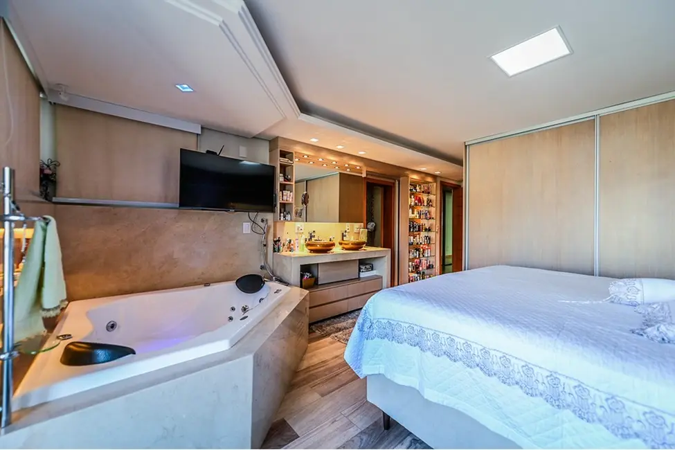 Casa com 5 quartos à venda, 714m2 em Menino Deus, Porto Alegre - RS - imagem 6 Foto 6 de Casa com 5 quartos à venda, 714m2 em Menino Deus, Porto Alegre - RS