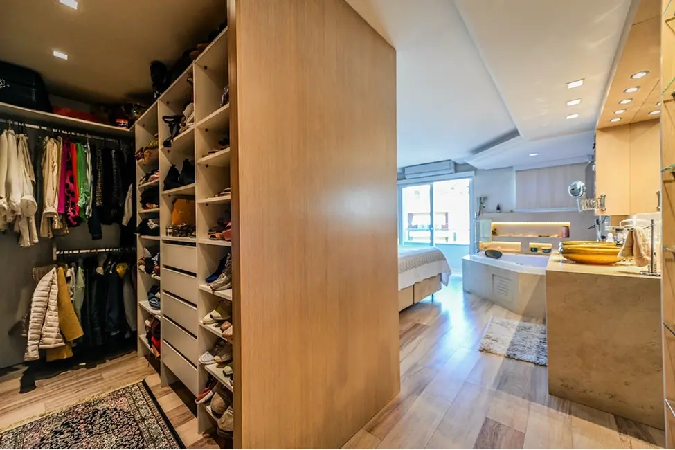 Casa com 5 quartos à venda, 714m2 em Menino Deus, Porto Alegre - RS - imagem 3 Foto 3 de Casa com 5 quartos à venda, 714m2 em Menino Deus, Porto Alegre - RS