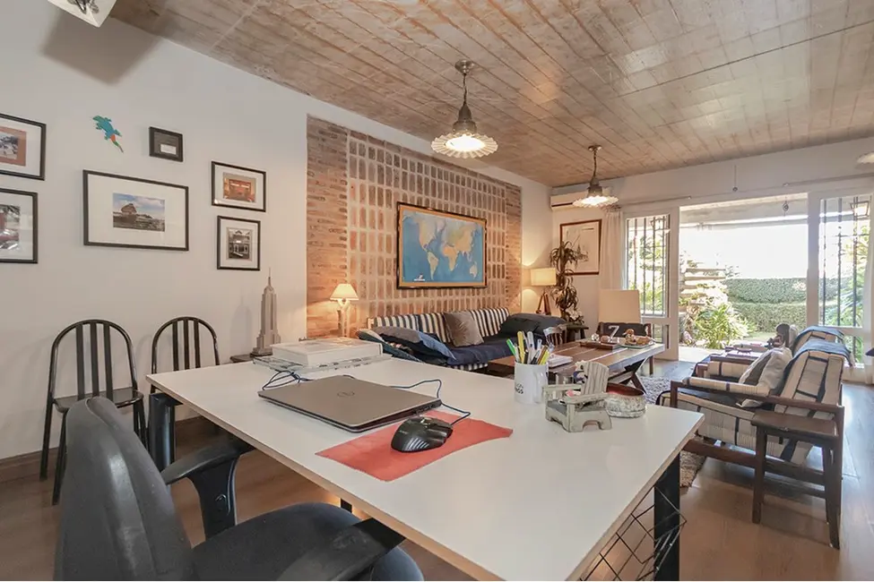 Foto 2 de Casa com 3 quartos à venda, 299m2 em Chácara das Pedras, Porto Alegre - RS