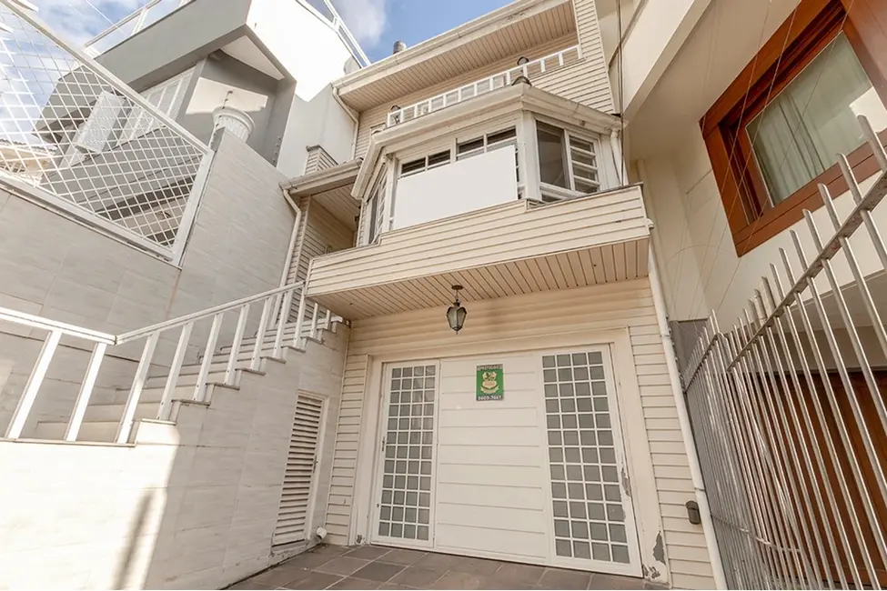 Foto 1 de Casa com 3 quartos à venda, 349m2 em Chácara das Pedras, Porto Alegre - RS