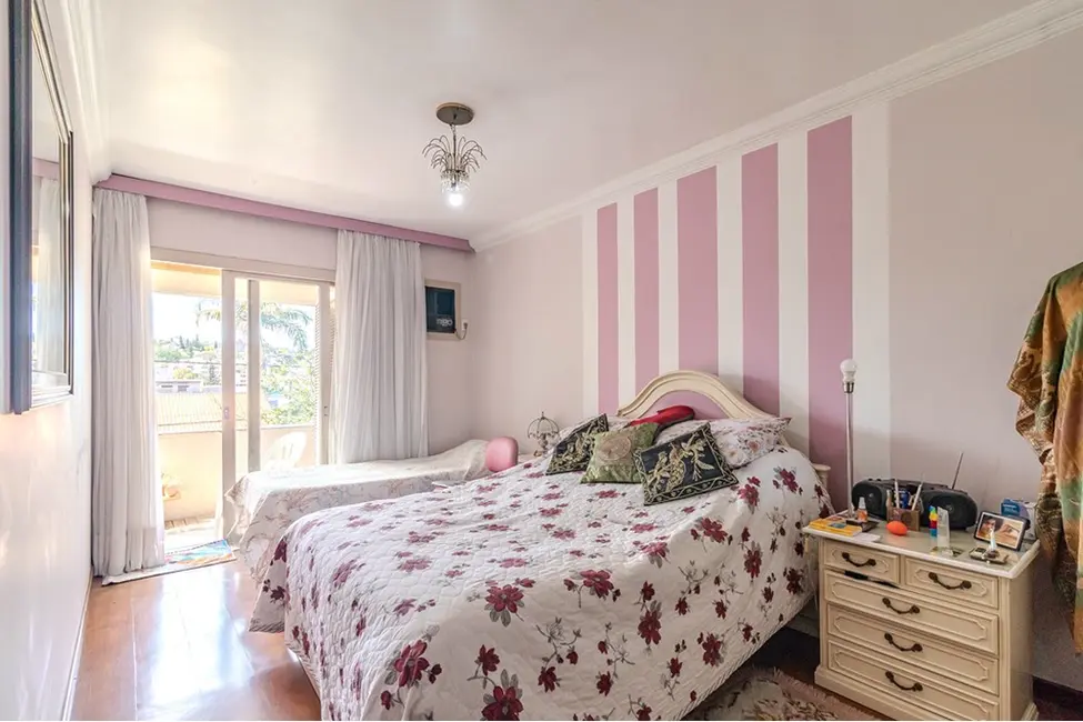 Foto 6 de Casa com 3 quartos à venda, 360m2 em Chácara das Pedras, Porto Alegre - RS