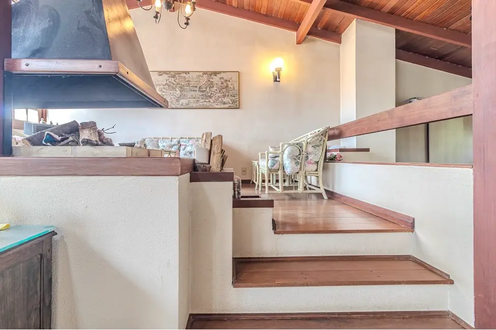 Foto 1 de Casa com 3 quartos à venda, 360m2 em Chácara das Pedras, Porto Alegre - RS