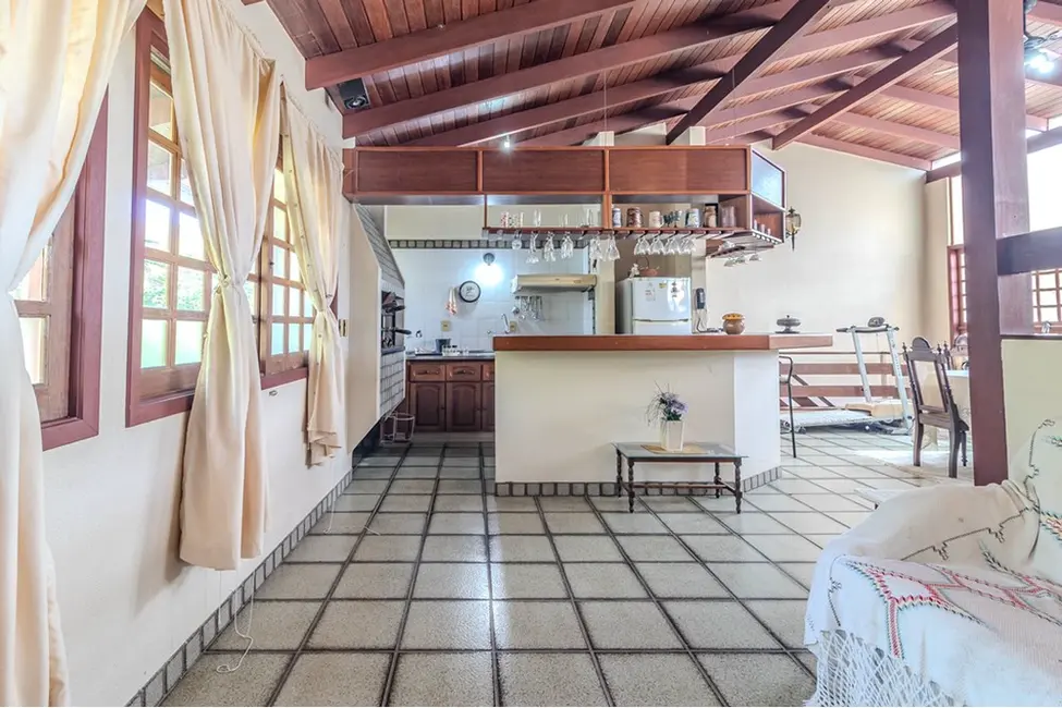 Foto 2 de Casa com 3 quartos à venda, 360m2 em Chácara das Pedras, Porto Alegre - RS