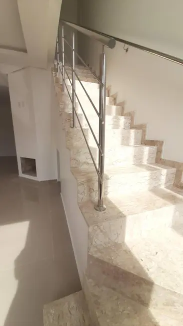 Sobrado com 3 quartos à venda, 142m2 em São José, Canoas - RS - imagem 5 Foto 5 de Sobrado com 3 quartos à venda, 142m2 em São José, Canoas - RS