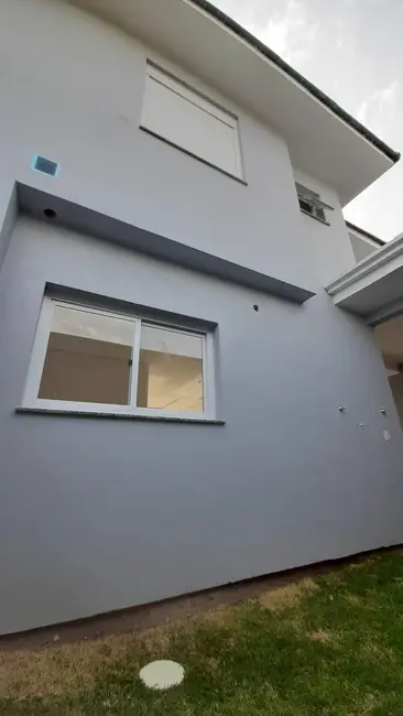 Sobrado com 3 quartos à venda, 142m2 em São José, Canoas - RS - imagem 4 Foto 4 de Sobrado com 3 quartos à venda, 142m2 em São José, Canoas - RS