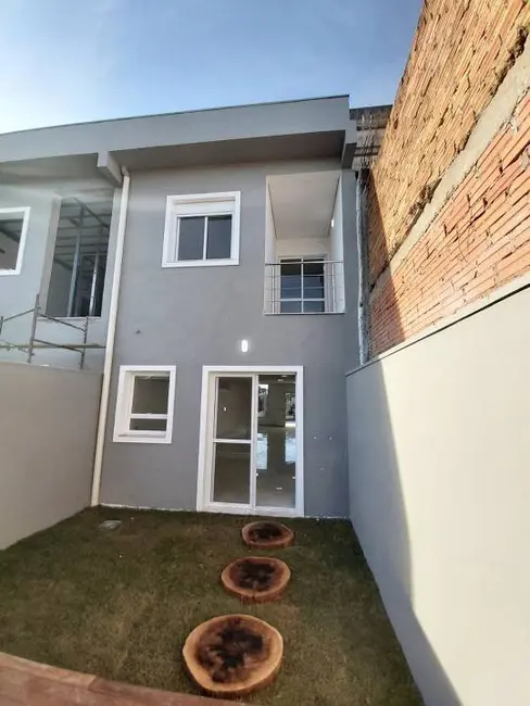 Sobrado com 3 quartos à venda, 119m2 em Igara, Canoas - RS - imagem 5 Foto 5 de Sobrado com 3 quartos à venda, 119m2 em Igara, Canoas - RS