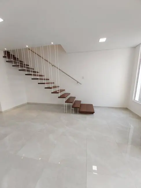 Sobrado com 3 quartos à venda, 119m2 em Igara, Canoas - RS - imagem 6 Foto 6 de Sobrado com 3 quartos à venda, 119m2 em Igara, Canoas - RS