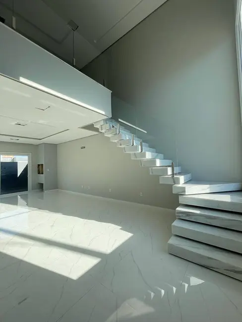 Sobrado com 3 quartos à venda, 215m2 em Canoas - RS - imagem 5 Foto 5 de Sobrado com 3 quartos à venda, 215m2 em Canoas - RS