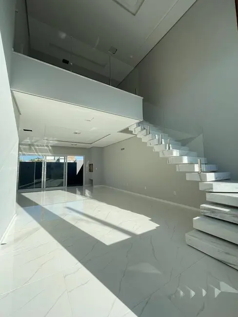 Sobrado com 3 quartos à venda, 215m2 em Canoas - RS - imagem 3 Foto 3 de Sobrado com 3 quartos à venda, 215m2 em Canoas - RS