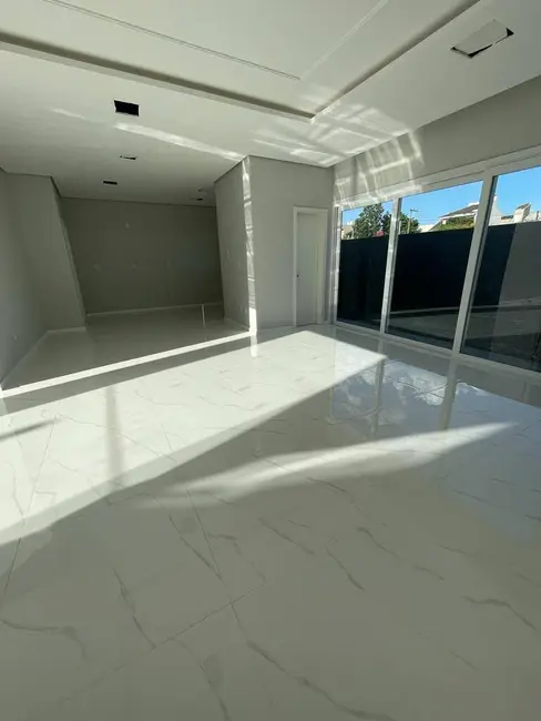 Sobrado com 3 quartos à venda, 215m2 em Canoas - RS - imagem 9 Foto 9 de Sobrado com 3 quartos à venda, 215m2 em Canoas - RS