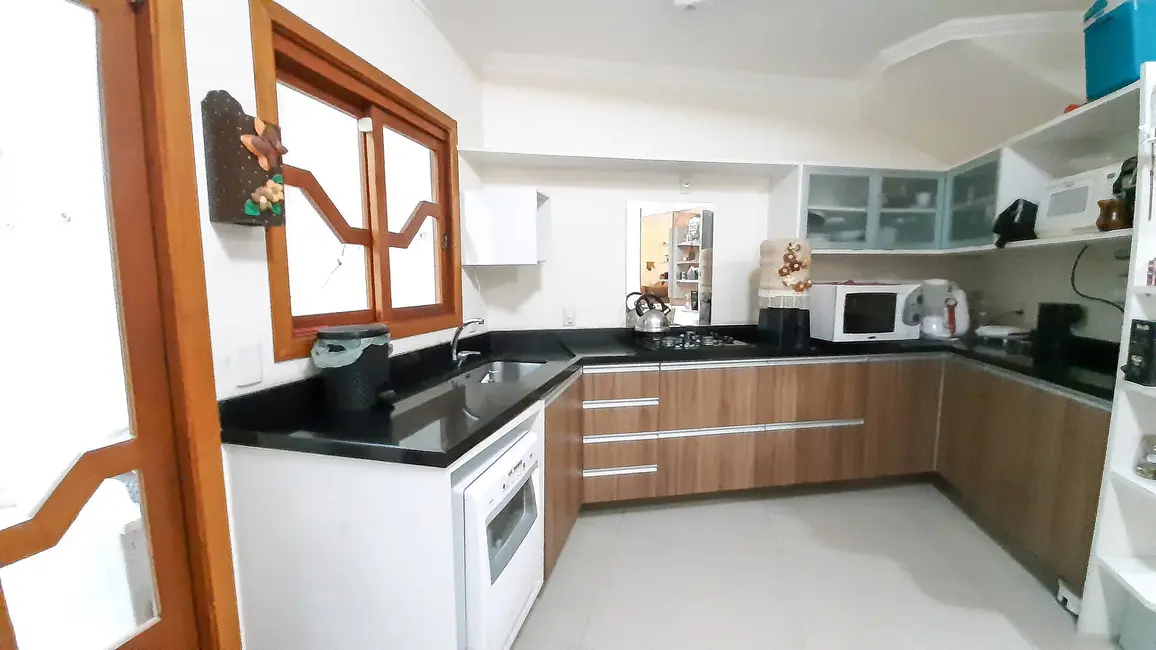 Sobrado com 3 quartos à venda, 172m2 em Nossa Senhora das Graças, Canoas - RS - imagem 8 Foto 8 de Sobrado com 3 quartos à venda, 172m2 em Nossa Senhora das Graças, Canoas - RS